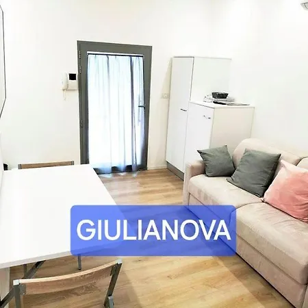 Attico Con Terrazzo Panoramico E Cucina Attrezzata, Nel Centro Di Giulianova, A Due Passi Dal Mare, Con Servizio Biciclette شقة *