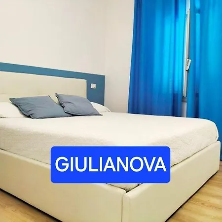 شقة Attico Con Terrazzo Panoramico E Cucina Attrezzata, Nel Centro Di Giulianova, A Due Passi Dal Mare, Con Servizio Biciclette *