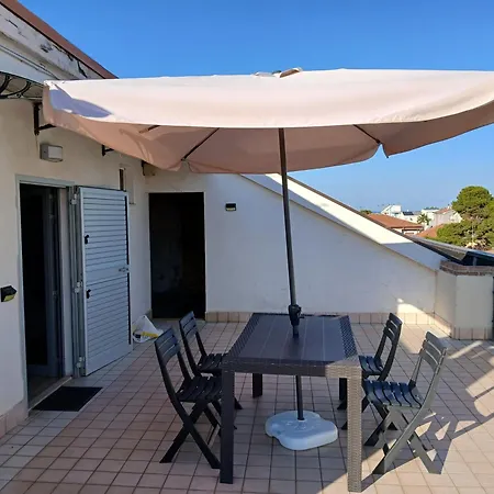 Attico Con Terrazzo Panoramico E Cucina Attrezzata, Nel Centro Di Giulianova, A Due Passi Dal Mare, Con Servizio Biciclette شقة