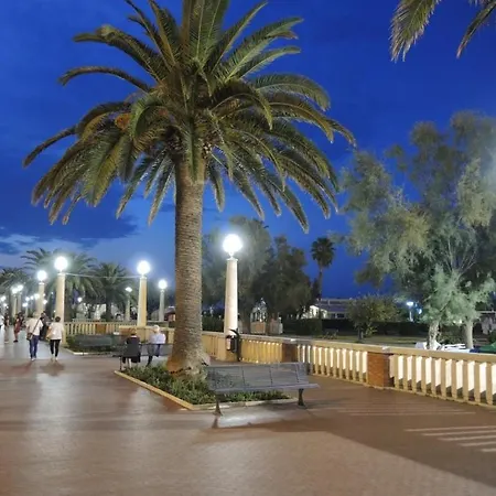 Apartment Attico Con Terrazzo Panoramico E Cucina Attrezzata, Nel Centro Di Giulianova, A Due Passi Dal Mare, Con Servizio Biciclette *