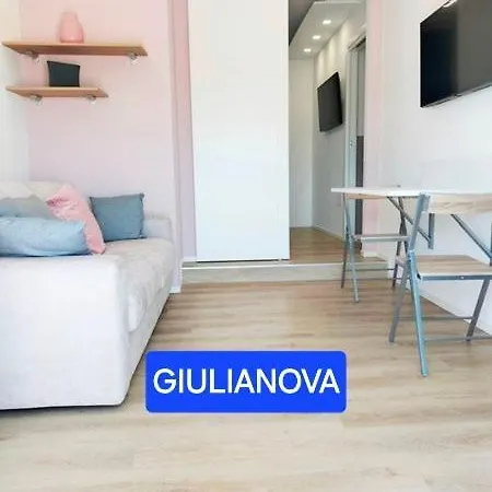 Attico Con Terrazzo Panoramico E Cucina Attrezzata, Nel Centro Di Giulianova, A Due Passi Dal Mare, Con Servizio Biciclette