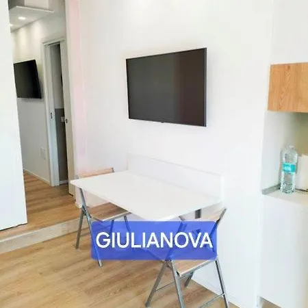 Attico Con Terrazzo Panoramico E Cucina Attrezzata, Nel Centro Di Giulianova, A Due Passi Dal Mare, Con Servizio Biciclette דירה ג'וליאנובה
